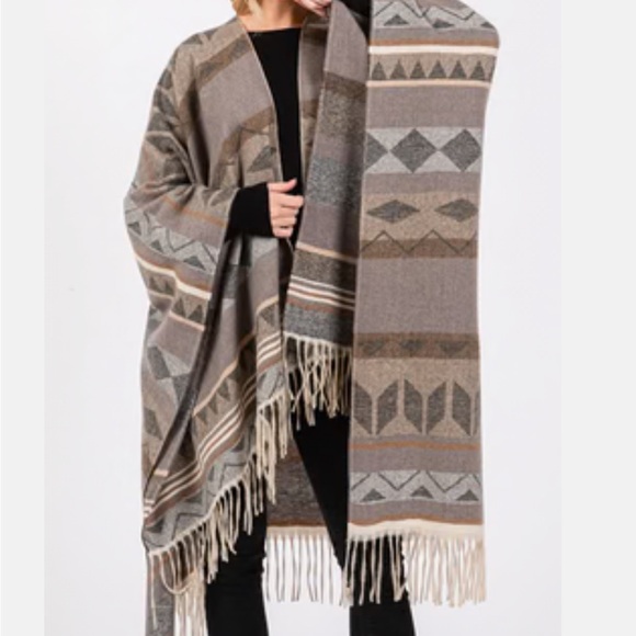 Accessories - Geometric Patterned Fringe Shawl